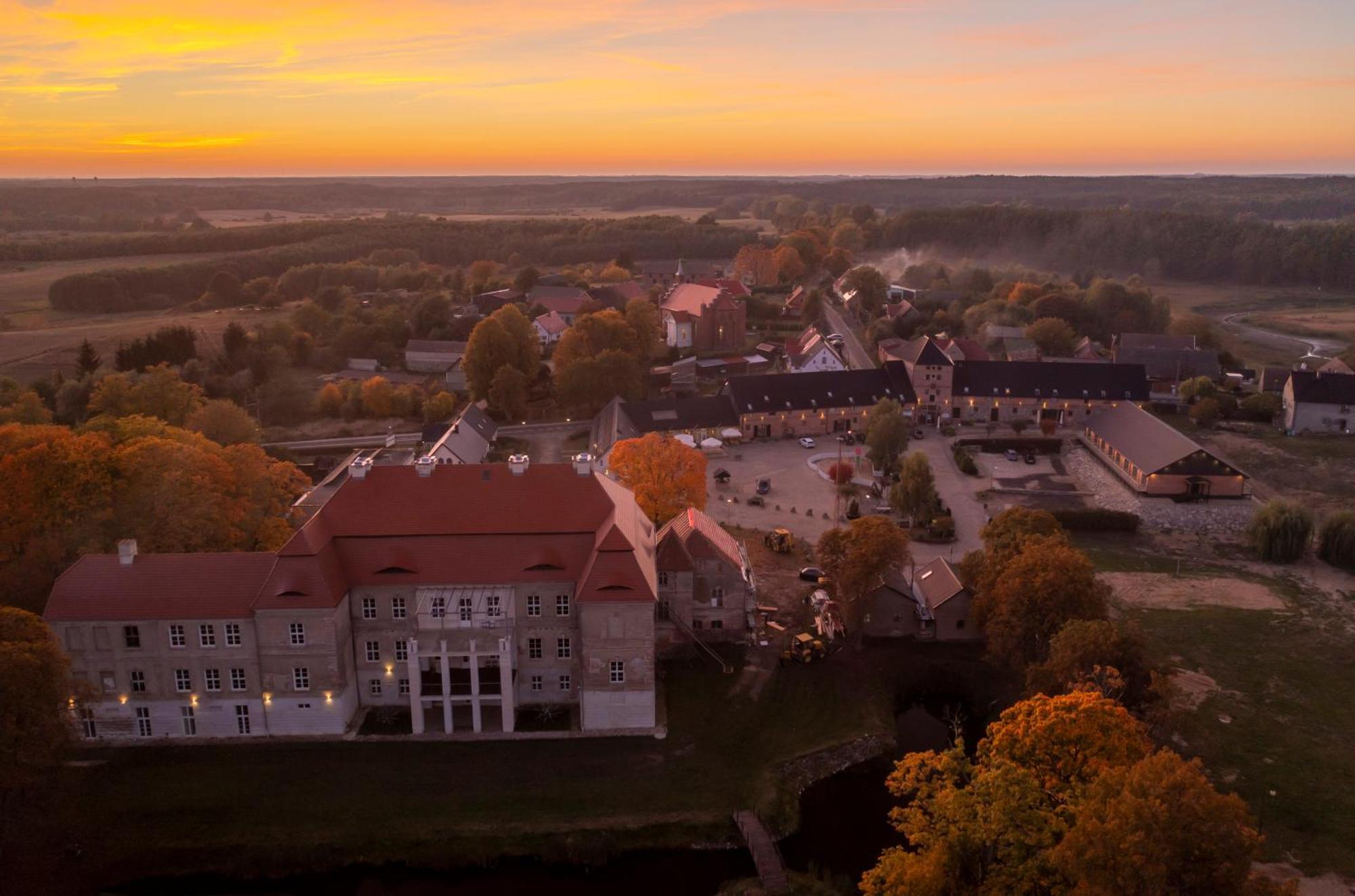 Palac Siemczyno Hotel Exterior foto